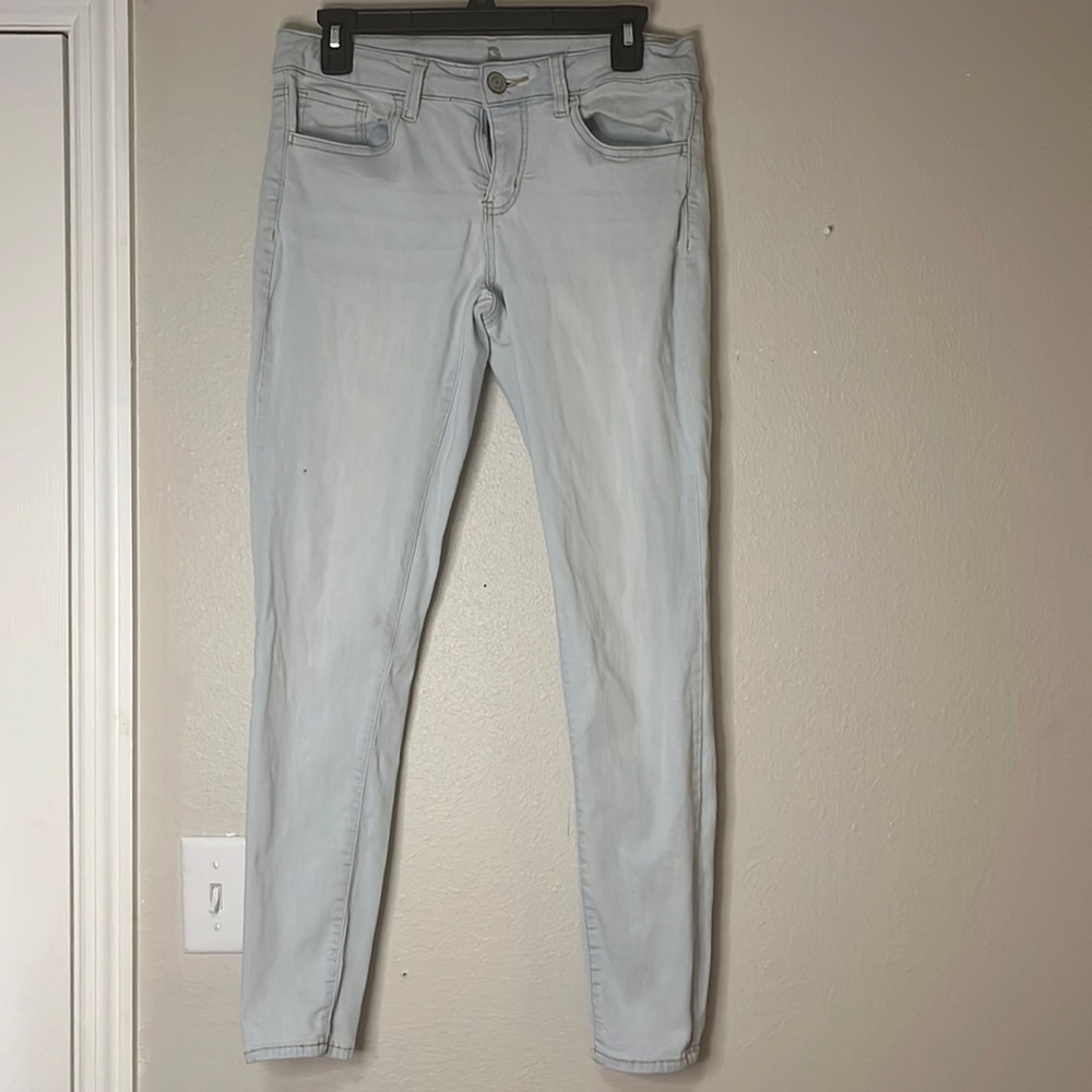 Light blue skinny jeans formfitting